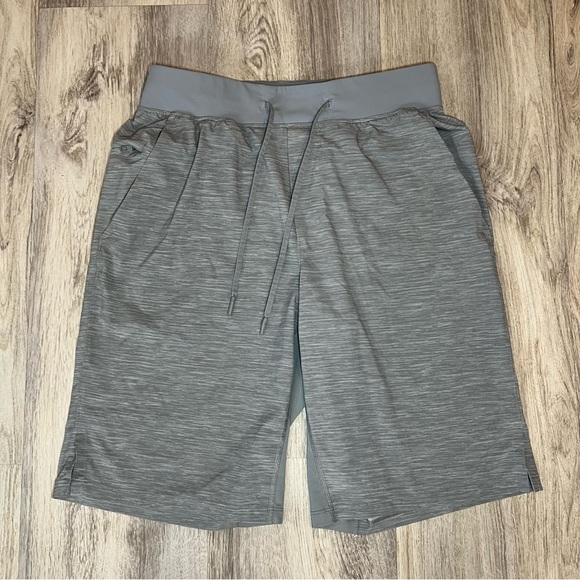 Lululemon Men's Gray Athletic Shorts 11* Linerless Size Medium - Picture 1 of 9